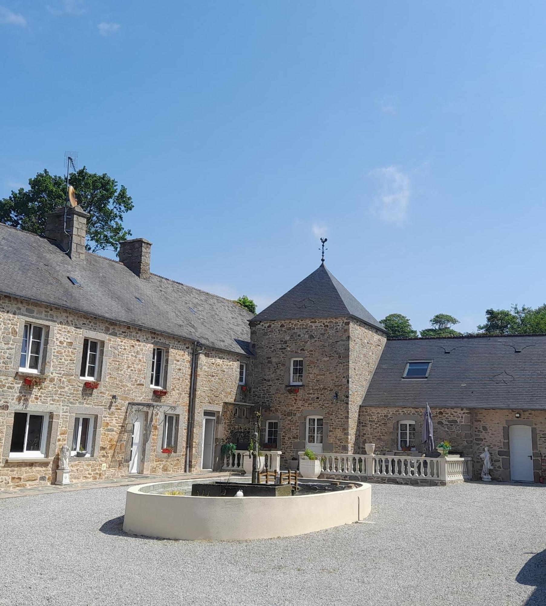 Domaine De La Tour Carree - 3 Chambres Benoitville Bagian luar foto